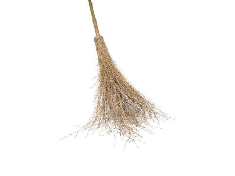Bezem van bamboe-takken zonder steel