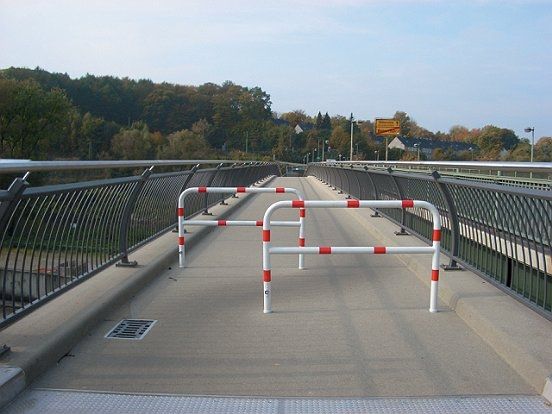 Voetgangerssluisje 200 cm Ø 48 mm met middenbuis en poeren