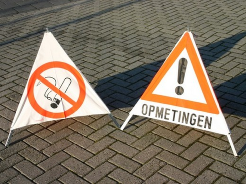 Vouwdriehoek 70 cm met hoes Roken en open vuur verboden (z/reflectie)